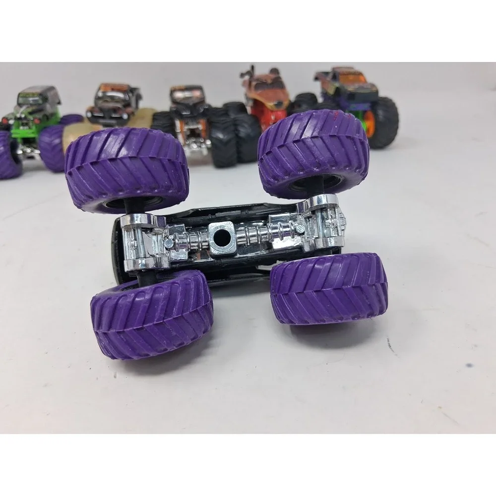 1:64 monster jam monster truck Lot of 8